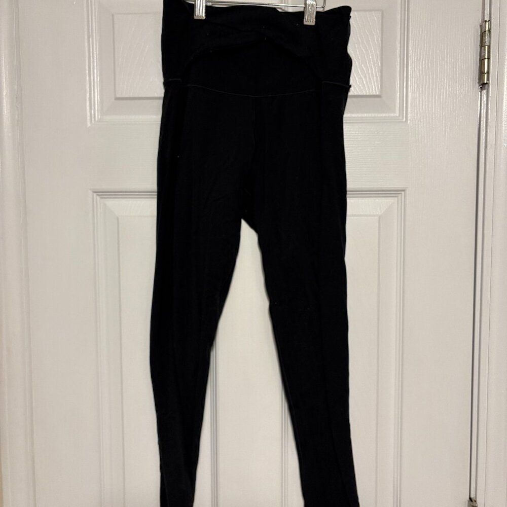 Black athletic leggings